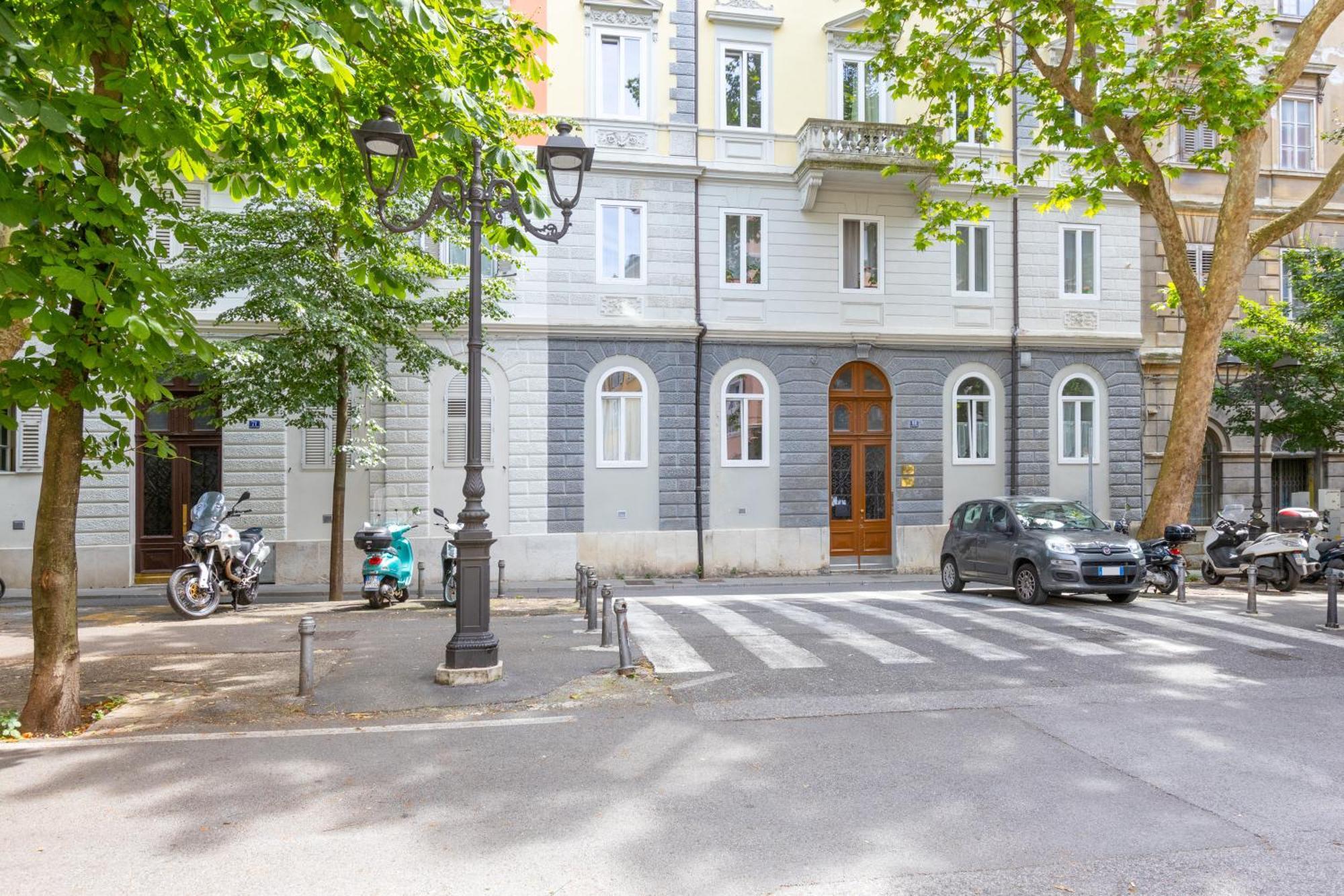 XX Settembre Apartment Триест Екстериор снимка