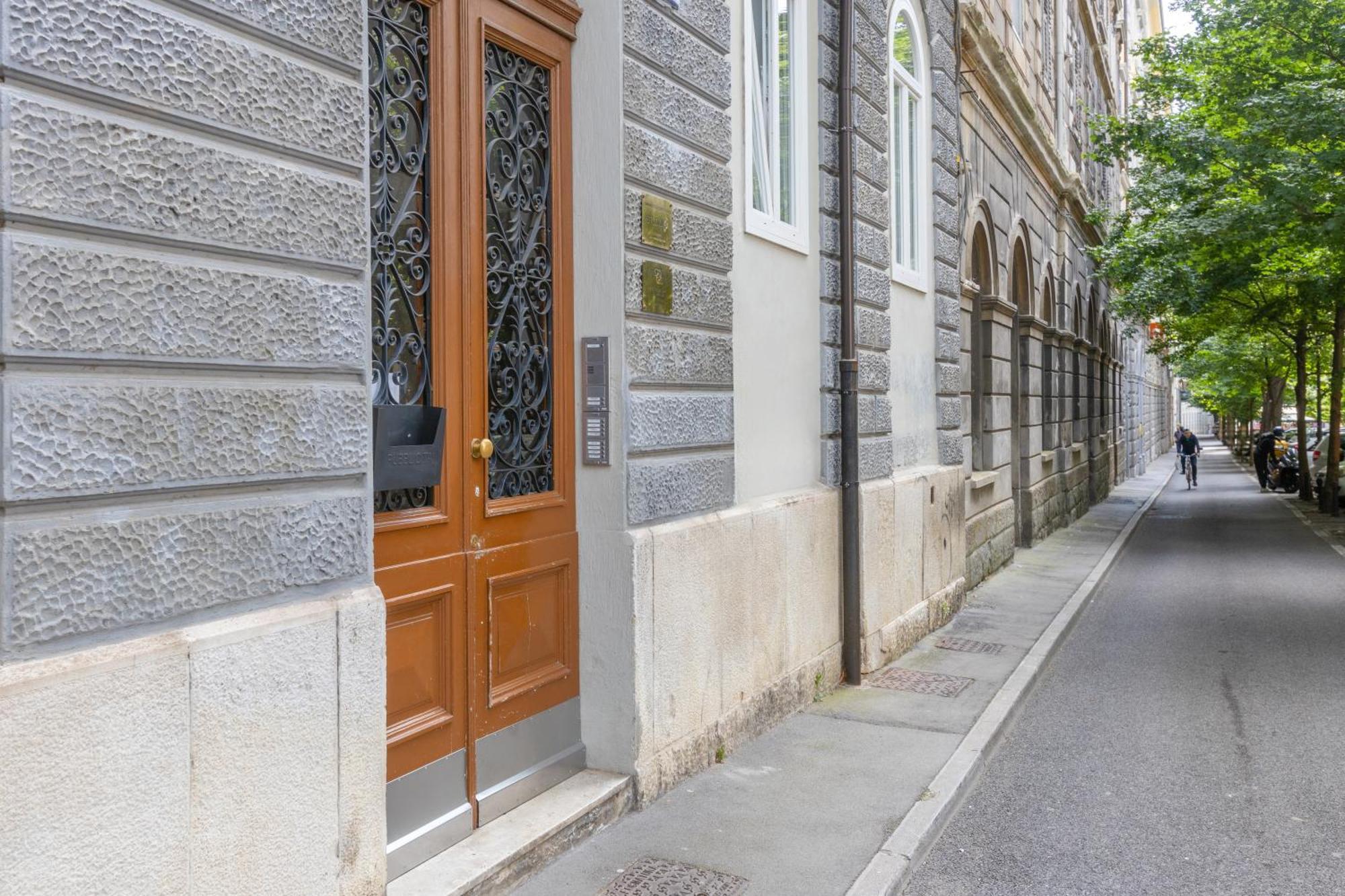 XX Settembre Apartment Триест Екстериор снимка